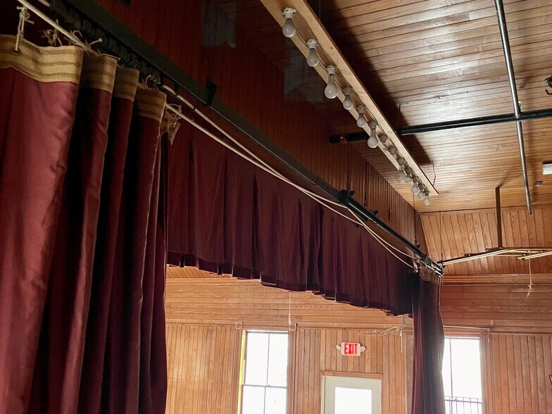 More Photos Of 12 Church Rd, Readfield Flex For Sale