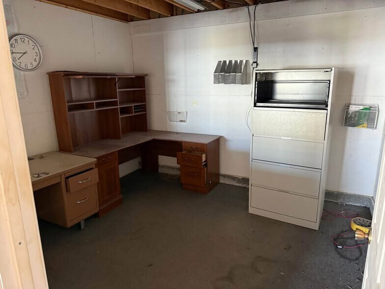 More Photos Of 1175 N Independence St, Harrisonville Warehouse For Lease