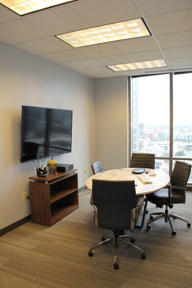 More Photos Of 100 N Tampa St, Tampa Office For Lease