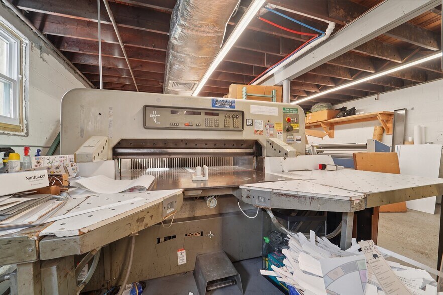 More Photos Of 593-595 New York Ave, Lyndhurst Light Manufacturing For Lease