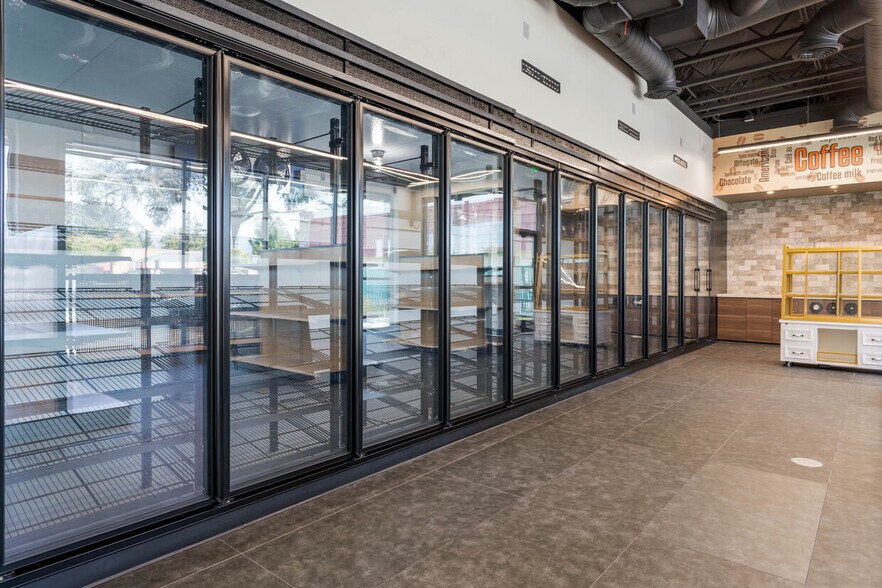 More Photos Of 10490 S De Anza Blvd, Cupertino Convenience Store For Lease