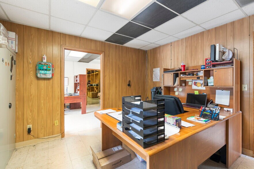 More Photos Of 5410 S Daniel St, Battlefield Manufacturing For Sale