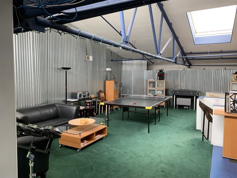 Primary Photo Of 1825 Stanford St, Santa Monica Research And Development For Lease