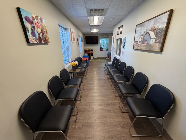 More Photos Of 524 E Main St, Riverhead Office For Lease