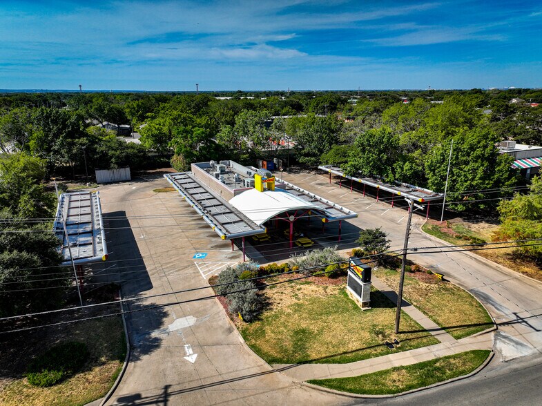 More Photos Of 1300 W Pioneer Dr, Irving Fast Food For Sale