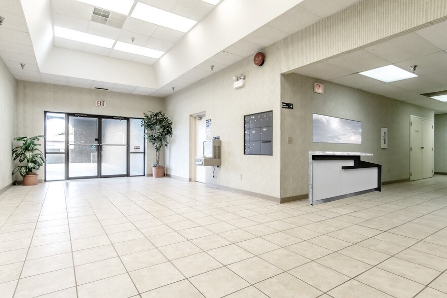 More Photos Of 1715 N Division St, Morris Unknown For Lease