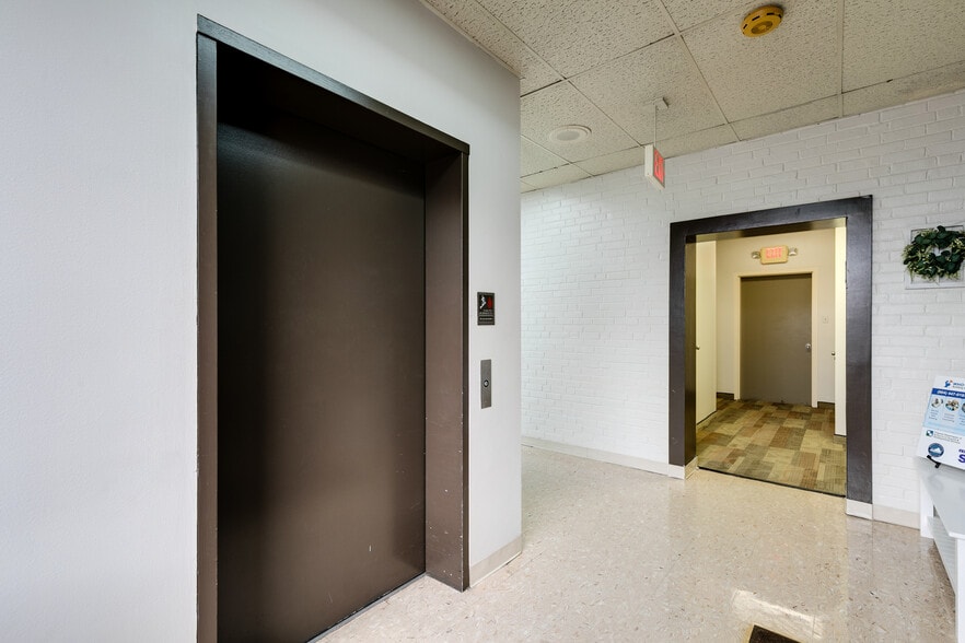 More Photos Of 2025 E Main St, Richmond Office For Lease