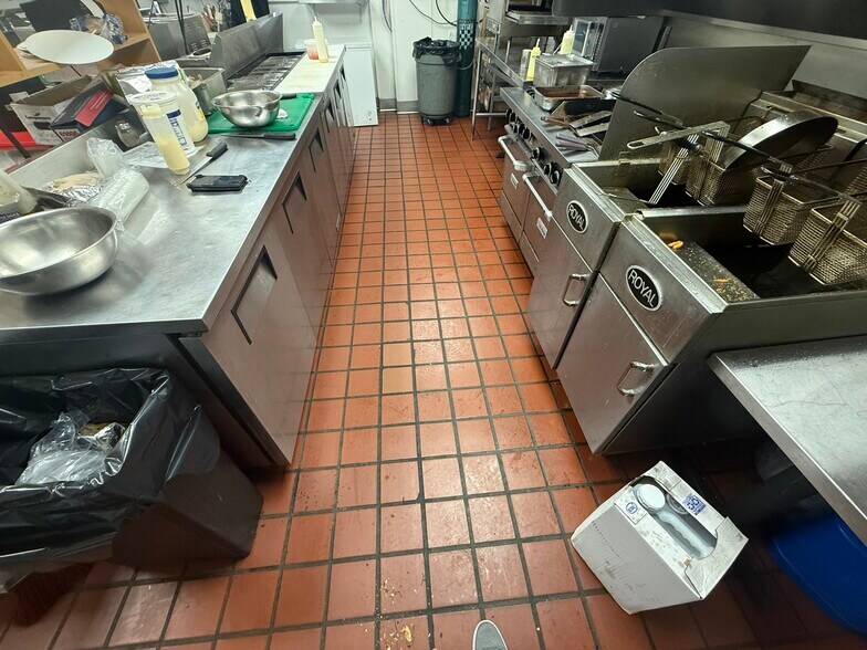 More Photos Of 7500-7504 N Main St, Dayton Bar For Sale
