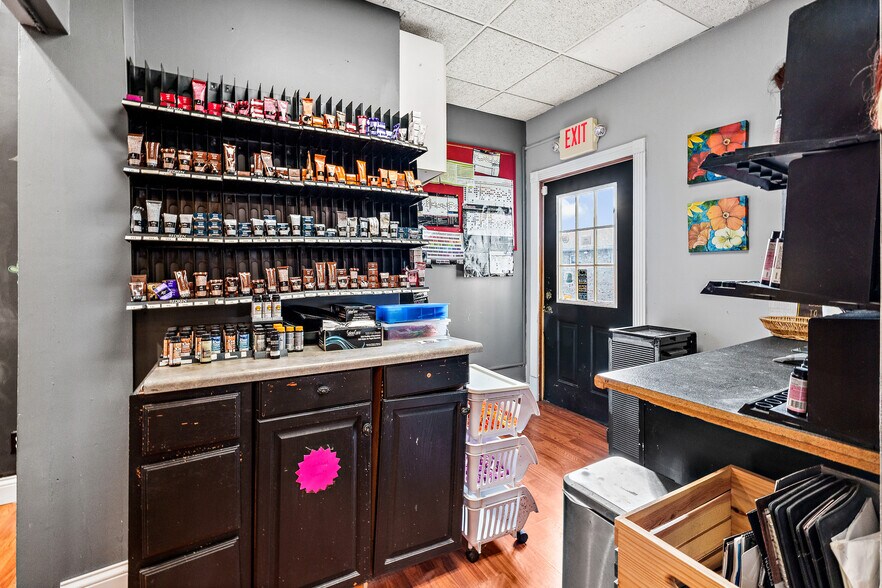 More Photos Of 2048 Winchester Ave, Ashland General Retail For Sale