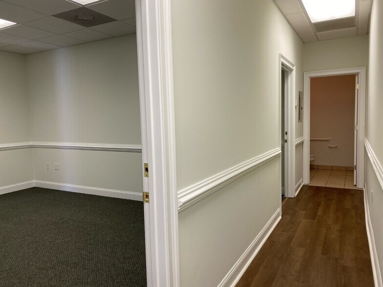 More Photos Of 807 S Laurel St, Springfield Medical For Lease