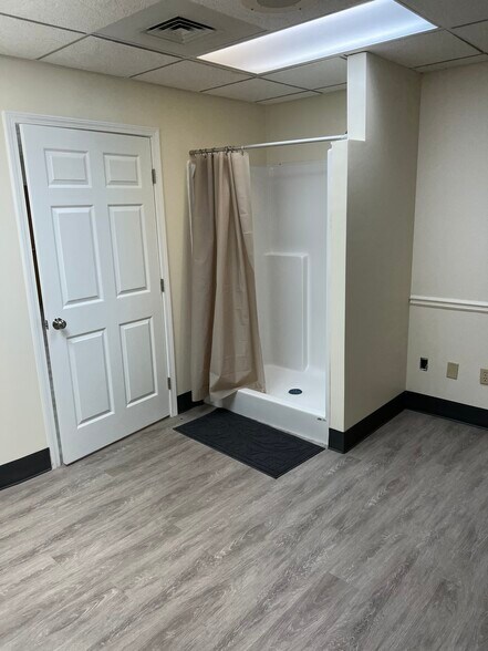 More Photos Of 6685 Merchants Way, Morrow Medical For Lease