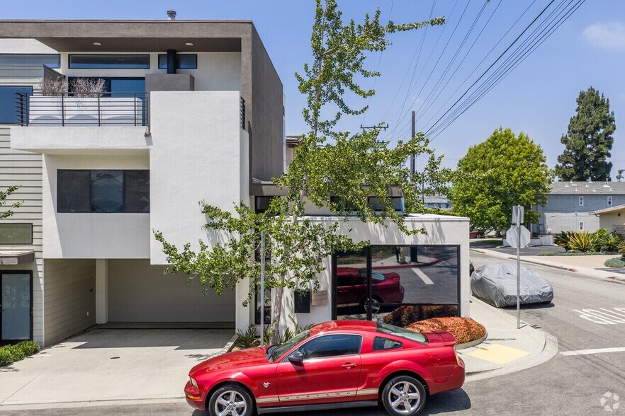 More Photos Of 627 Aviation Way, Manhattan Beach Loft Creative Space For Lease