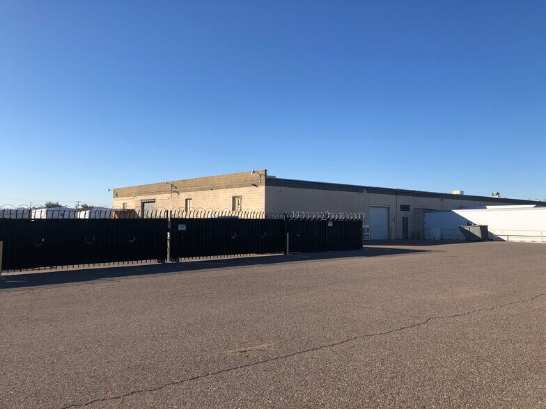 More Photos Of 439 S 3rd Ave, Avondale Manufacturing For Sale