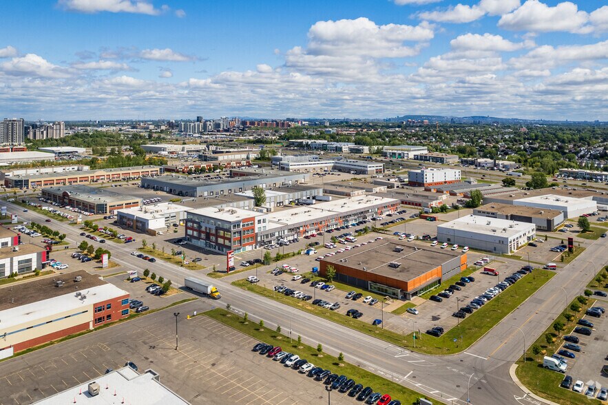 More Photos Of 4700-4762 Louis-B.-Mayer Rue, Laval Showroom For Sale