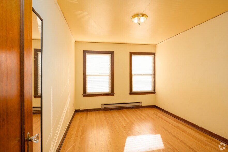 More Photos Of 16 Valley St, Seattle Apartments For Sale