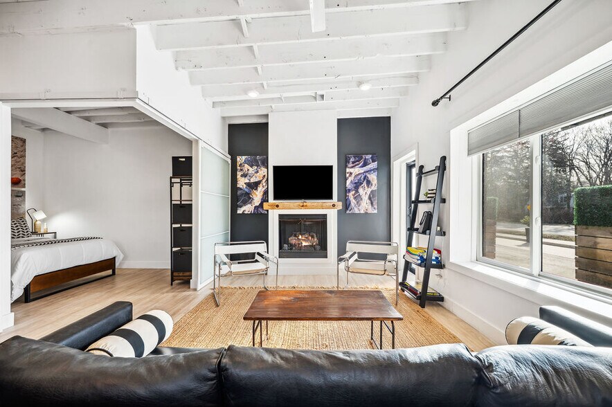 More Photos Of 13662 Red Arrow Hwy, Harbert Hotel For Sale