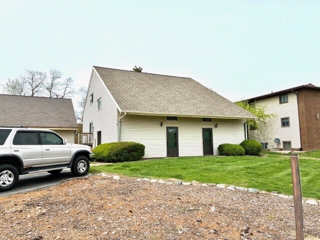 More Photos Of 717 Fairmont Dr, Bloomington Apartments For Sale