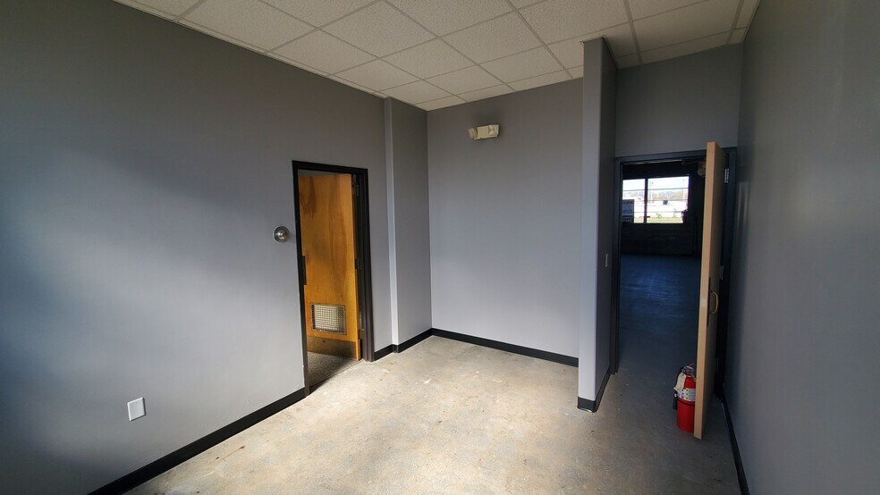 More Photos Of 2200 Lockbourne Rd, Columbus Manufacturing For Lease