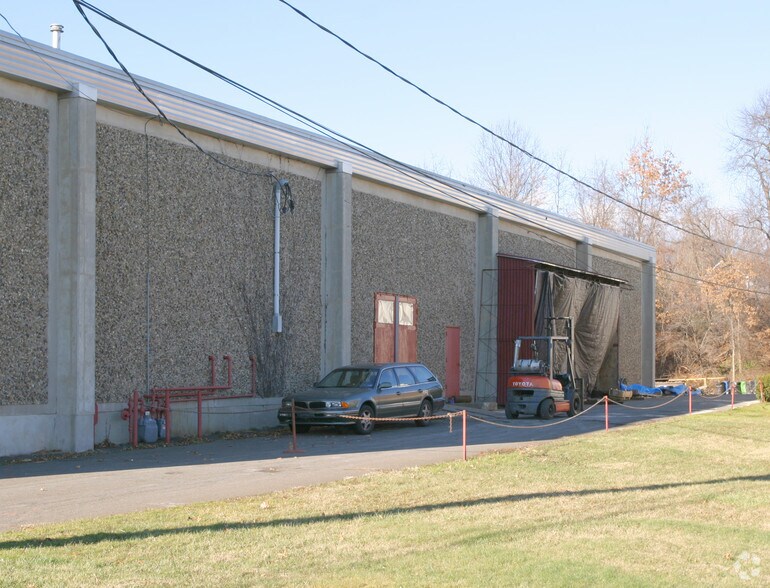More Photos Of 20 Holmes Rd, Newington Manufacturing For Lease