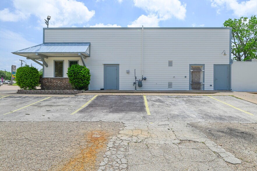 More Photos Of 2508 W 7th Ave, Corsicana Restaurant For Lease