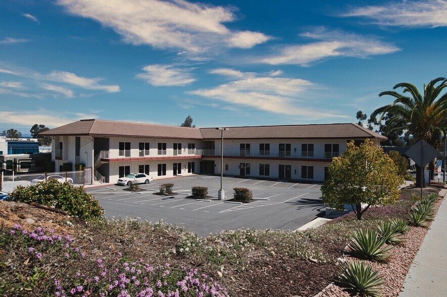 More Photos Of 5402 Ruffin Rd, San Diego Office For Lease