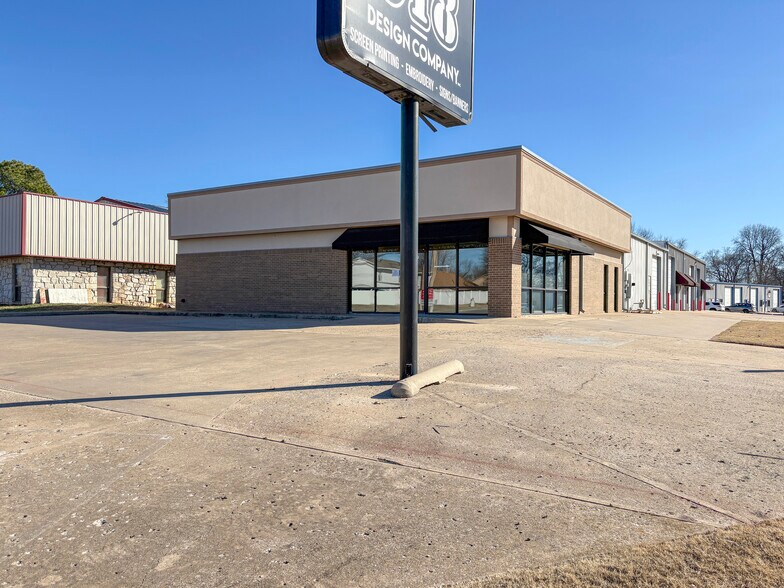 More Photos Of 8240 E 111th St, Bixby Light Distribution For Lease