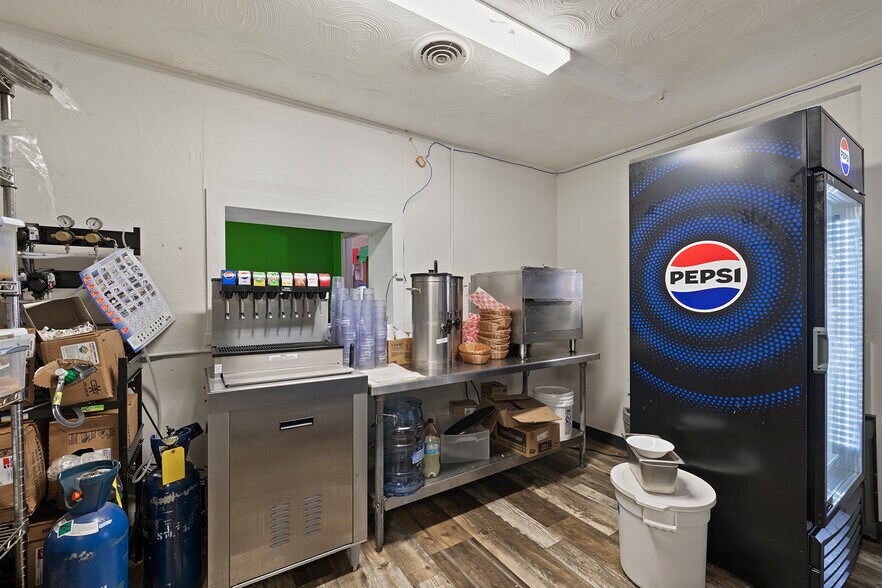 More Photos Of 143 E Main St, Fordland General Retail For Sale