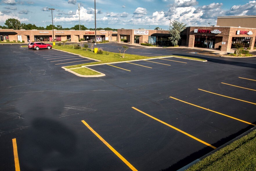 More Photos Of 8005-8316 S Sheridan Rd, Tulsa Unknown For Lease