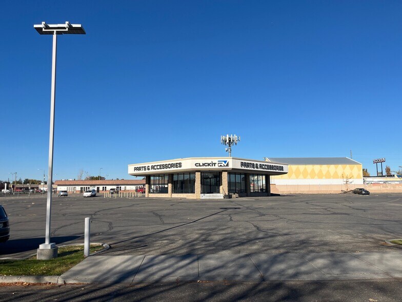 More Photos Of 3305 W Marie St, Pasco Auto Dealership For Sale