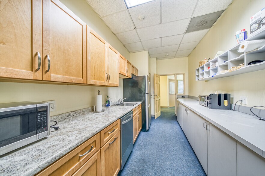 More Photos Of 99 Middle St, Manchester Office Residential For Sale