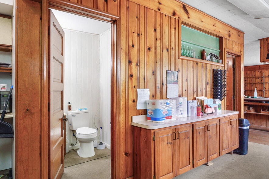 More Photos Of 10199 S Wayne Rd, Warren Showroom For Sale