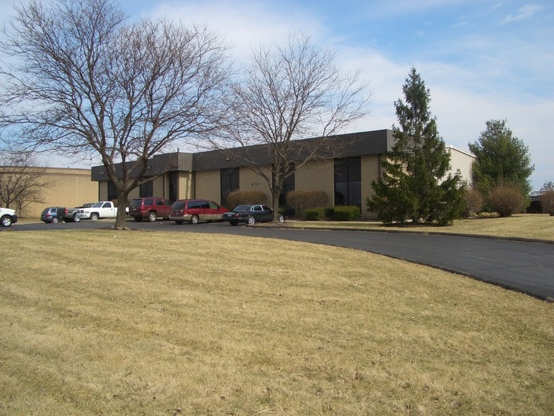 More Photos Of 6901 Americana Pky, Columbus Light Distribution For Lease