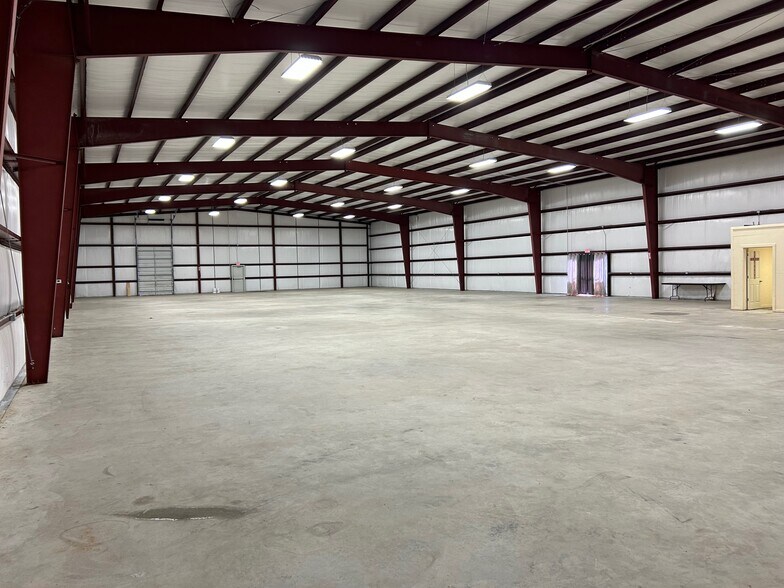 More Photos Of 708 Nederland Ave, Nederland Distribution For Lease