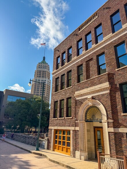 More Photos Of 200 Main Plz, San Antonio Office For Lease