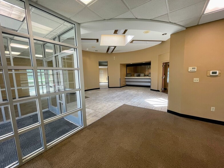 More Photos Of 4375 Reading Rd, Cincinnati Bank For Sale