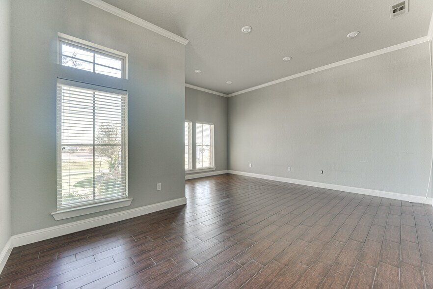 More Photos Of 1795 N 77 Hwy, Waxahachie Medical For Lease