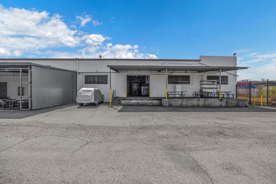 More Photos Of 2717 Tanager Ave, Los Angeles Warehouse For Sale
