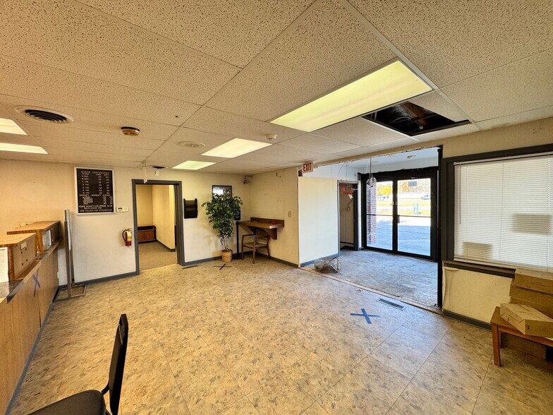 More Photos Of 525 E Hartman Rd, Anderson Medical For Sale