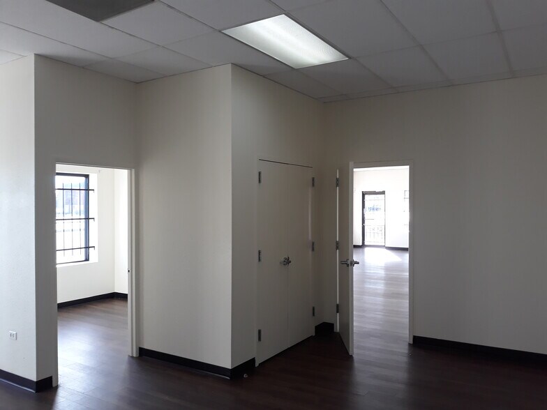 More Photos Of 1551 Chambers Rd, Aurora Freestanding For Lease