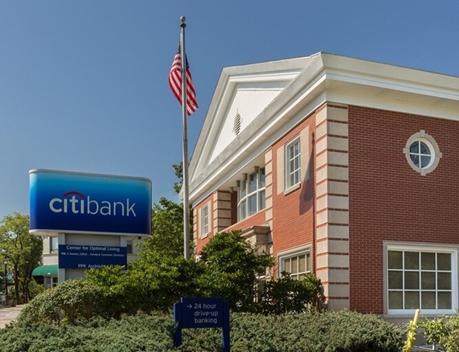 Primary Photo Of 444 N Main St, Glen Ellyn Bank For Lease