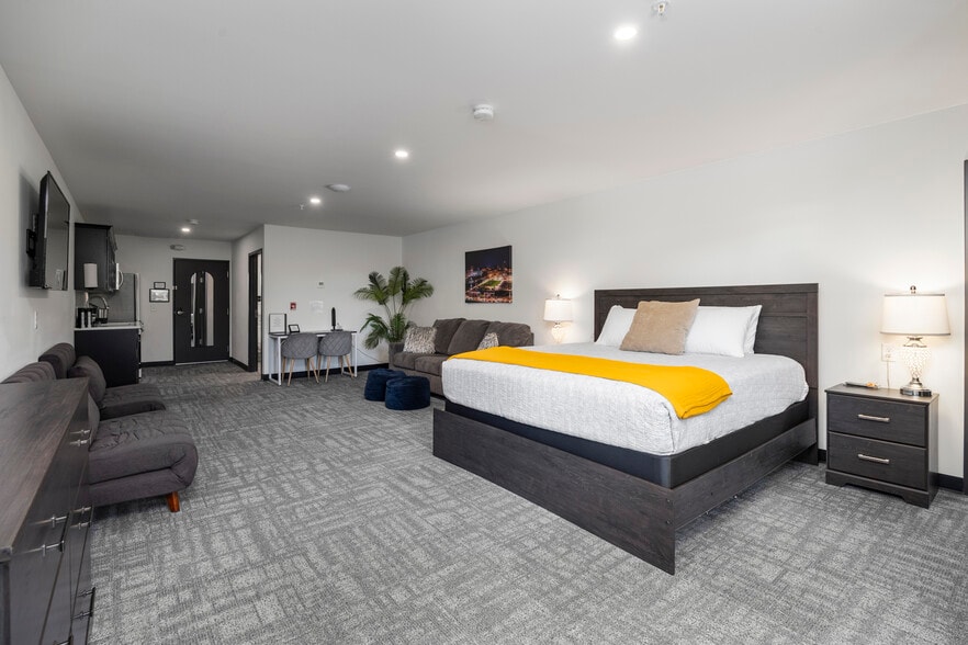 More Photos Of 419 E Market St, Sandusky Hotel For Sale