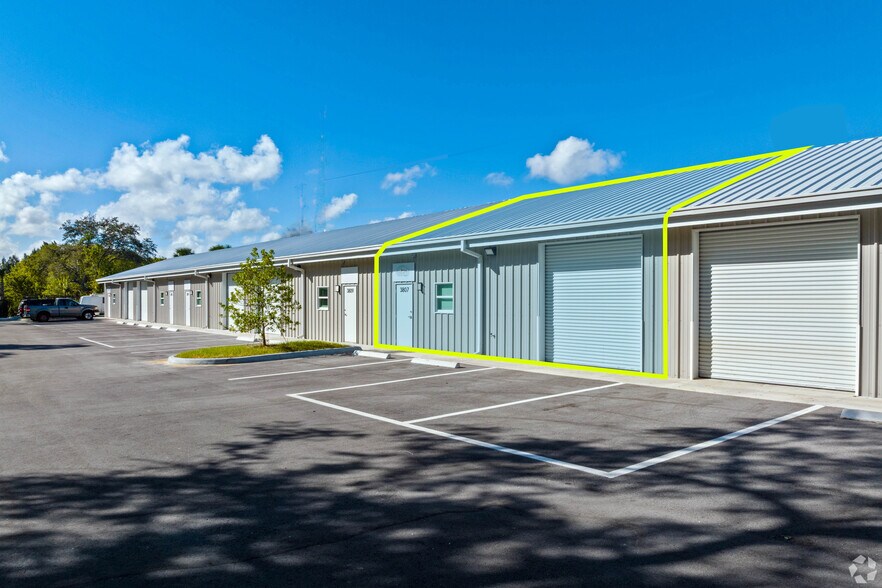 More Photos Of 3801-3815 Oleander Ave, Fort Pierce Warehouse For Lease