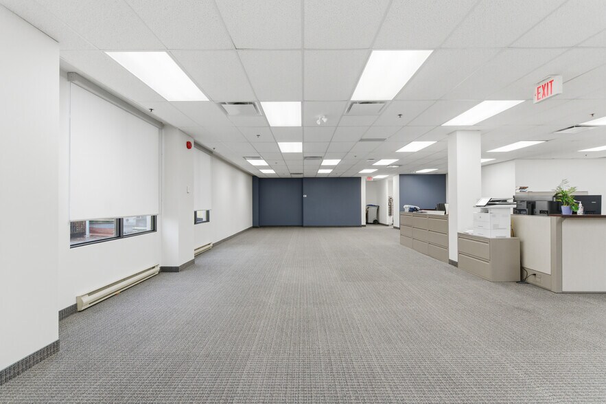 More Photos Of 17 King St E, Oshawa Storefront Retail Office For Lease