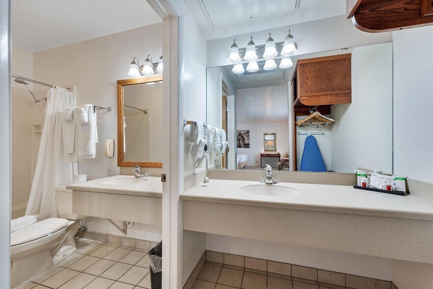 More Photos Of 423 W Main St, Vernal Hotel For Sale