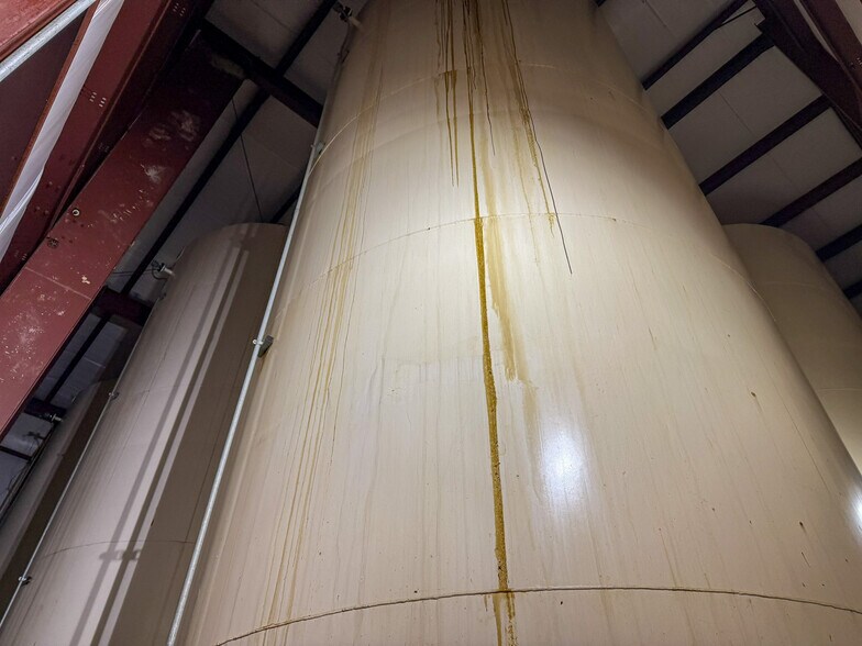 More Photos Of 5640 44th Ave S, Clinton Office For Sale