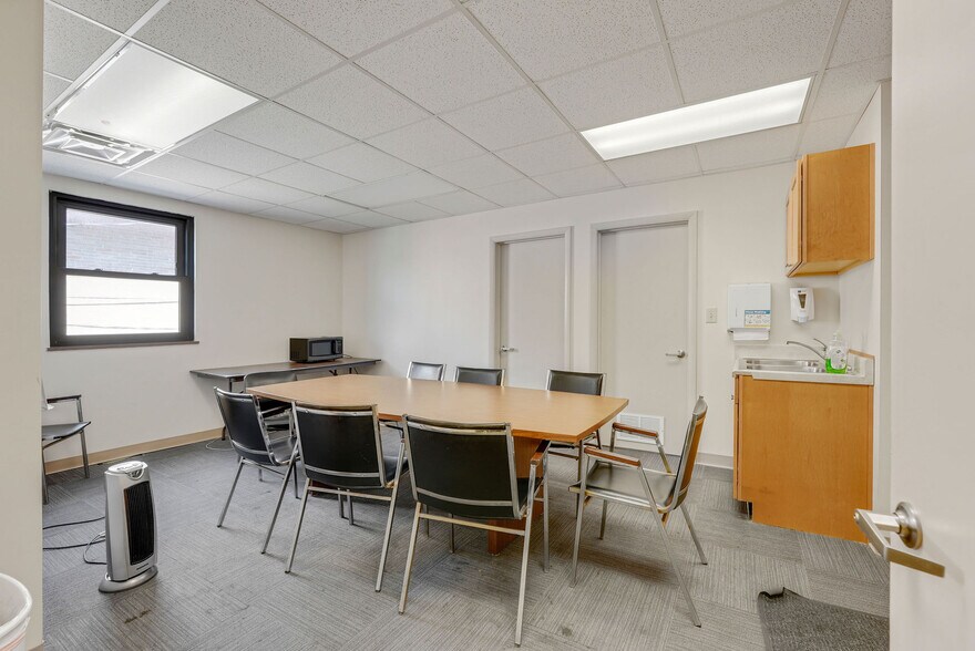 More Photos Of 26151 Euclid Ave, Euclid Medical For Sale