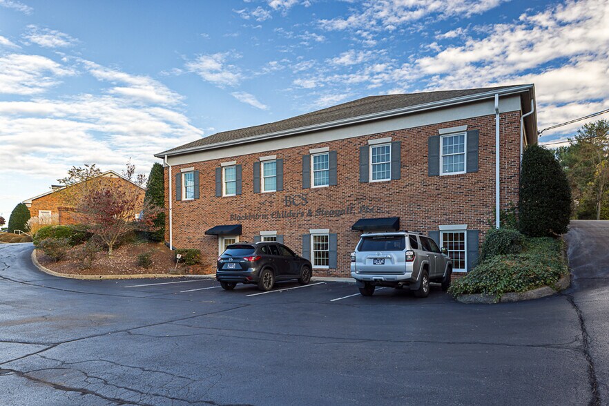 More Photos Of 801-C Sunset Dr, Johnson City Office Residential For Lease