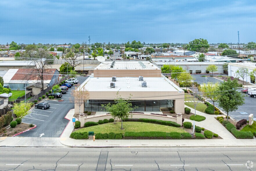 More Photos Of 700 E Mineral King Ave, Visalia Freestanding For Lease