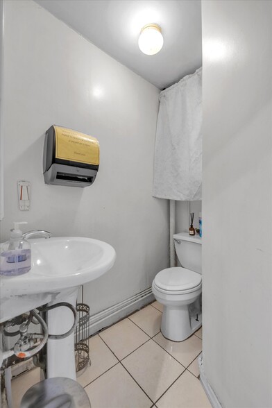 More Photos Of 247 E 50th St, New York Apartments For Sale