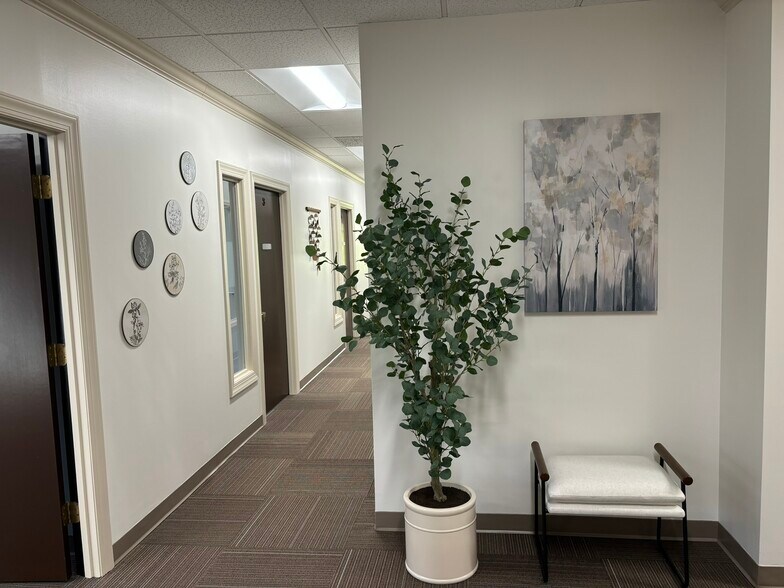 More Photos Of 5121 Maryland Way, Brentwood Coworking Space